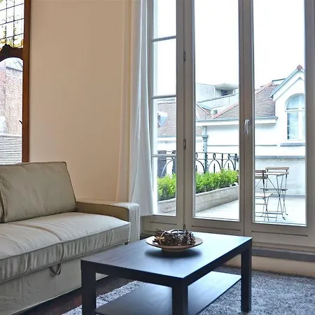 Traditional Modern Centre Apartament