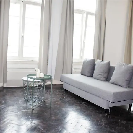 Traditional Modern Centre Apartament